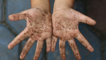 kids hands dirty