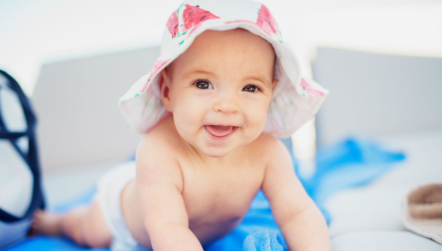baby with summer hat